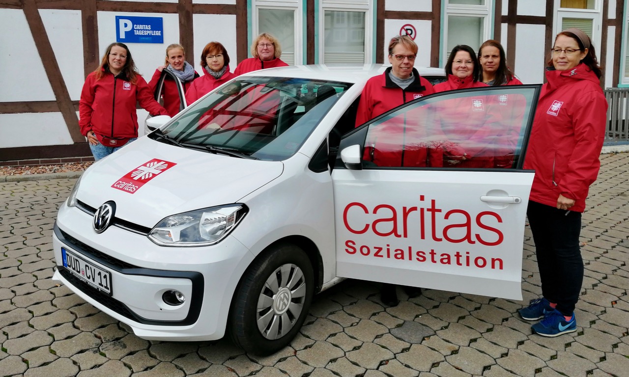 Anja Becker (4. v. r.) leitet das neue „Team Germershausen“. | Foto: Caritas