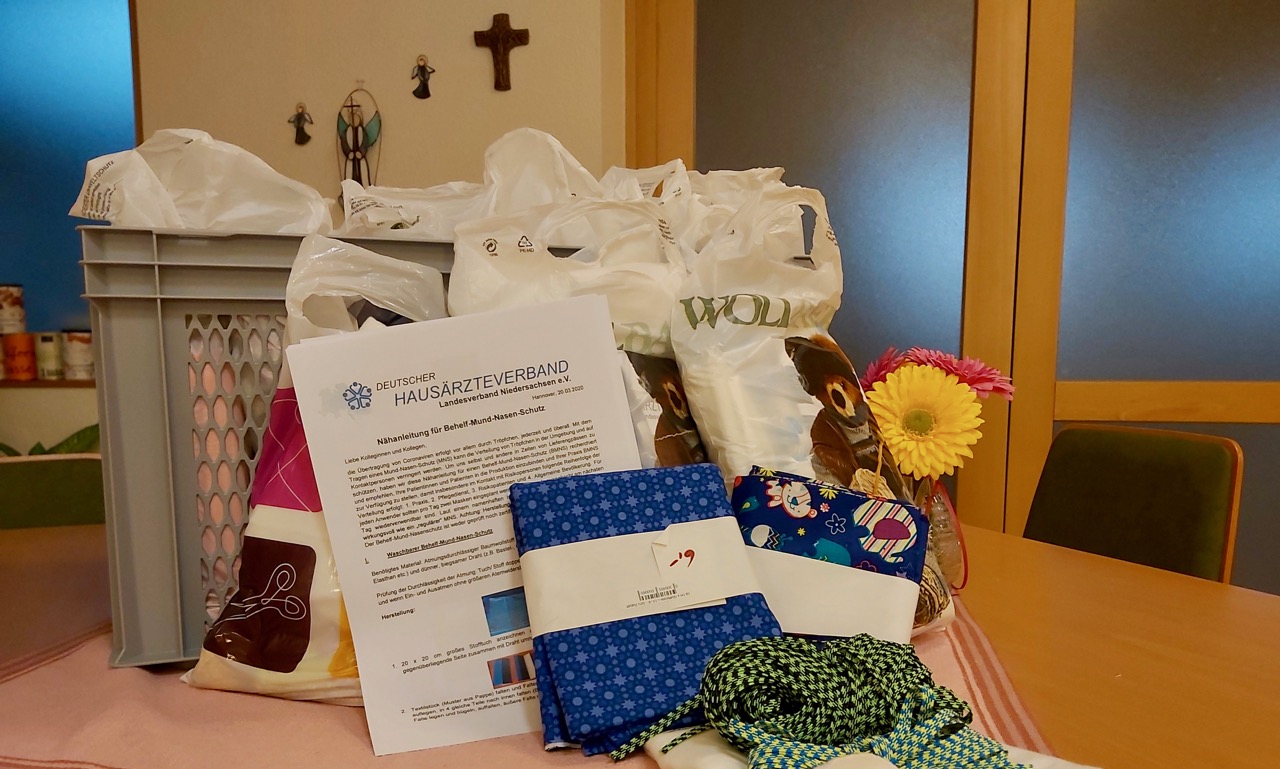 Material zum Nähen von Mundschutzmasken stellt die Caritas Südniedersachsen zur Verfügung. | Foto: Caritas
