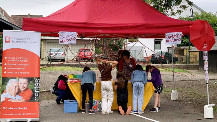 Foto: Spielstand der Caritas in Herzberg am Harz.