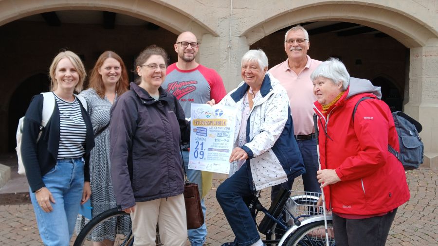 Das Foto zeigt von links: Martina Weiß (Caritas), Sarah Brüntje (Lebenshilfe), Schwester Dorothea Rumpf (Vinzenz von Paul Schule), Thomas Goldmann (Stadt Duderstadt), Ilka Conrad (Behindertenbeauftragte in der Stadt Duderstadt), Frank Widera (Stadt Duderstadt), Andrea Holzapfel (Behindertenbeauftragte für die Blinden und Sehbehinderten in der Stadt Duderstadt).