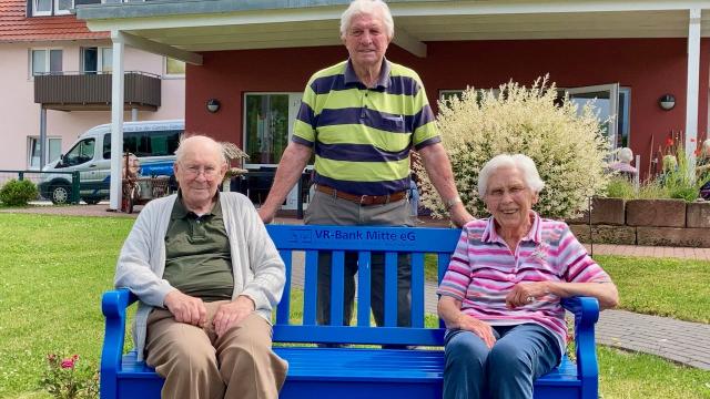Seit dem Start der Tagespflege St. Vinzenz als Gäste dabei (v.l.): Werner Schwiegershausen, Willi Möhle und Christa Wiehe. | Foto: Caritas Südniedersachsen