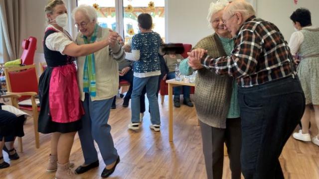 Viel Spaß beim Oktoberfest hatten die Gäste der Tagespflege St. Vinzenz in Gieboldehausen. | Foto: Melanie Petroschka / Caritas
