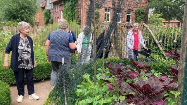 Gäste der Tagespflege besuchen Gut Herbigshagen