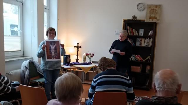 Während der Fastenzeit 2024 besuchten uns die Andachtsdamen aus der Pfarrgemeinde St. Cyriakus in der Tagespflege Duderstadt.