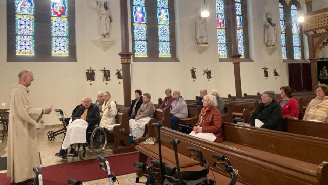 Guntram Czauderna hielt mit unseren Tagesgästen die Kreuzwegandacht in St. Andreas in Mingerode.