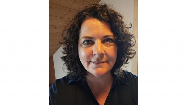 „Von ganzem Herzen ist es mir wichtig, dass unsere Regenbogengruppe in der Kita weiterhin so bunt, vielfältig und friedvoll bleibt. Rassismus und Ausgrenzung haben absolut keinen Platz bei uns!!!!! Wir bleiben bunt !!!!!!“ – Susanne Schildhaus, Regenbogengruppe der Kindertagesstätte St. Godehard I Göttingen