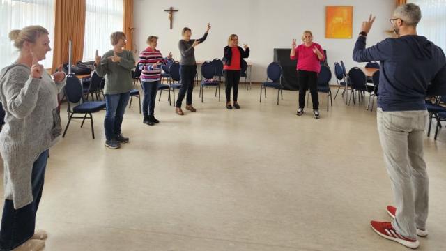 Bewegungsspiele in der Gruppe, ... 