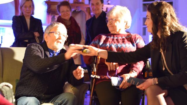 Isabel Lubojanski interviewt Ulrich und Maria Hollmann.